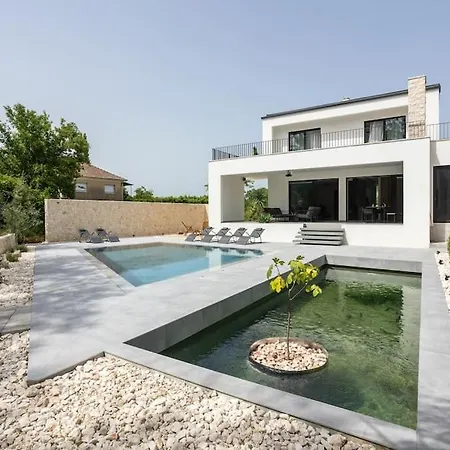 Villa V106 - With The Pool *