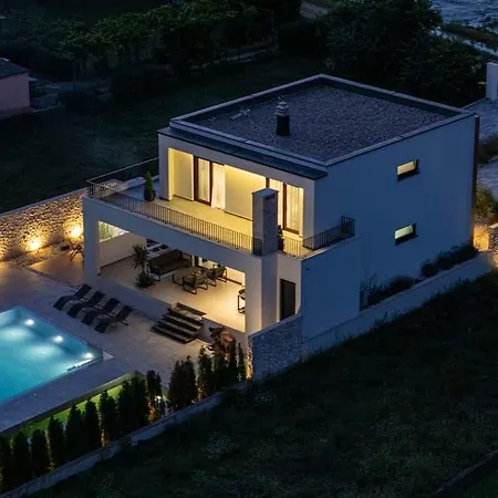 V106 - With The Pool Villa