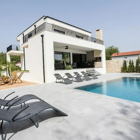 V106 - With The Pool * Ljubuski
