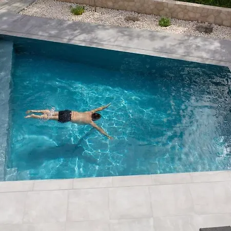 V106 - With The Pool * Ljubuški