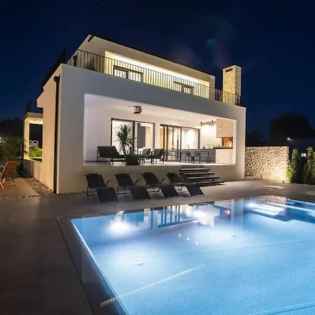 Villa V106 - With The Pool