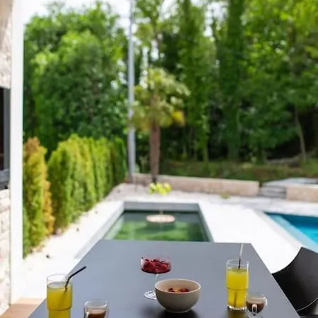 V106 - With The Pool *