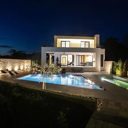 V106 - With The Pool Villa
