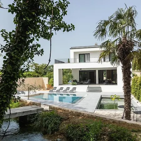 Villa V106 - With The Pool